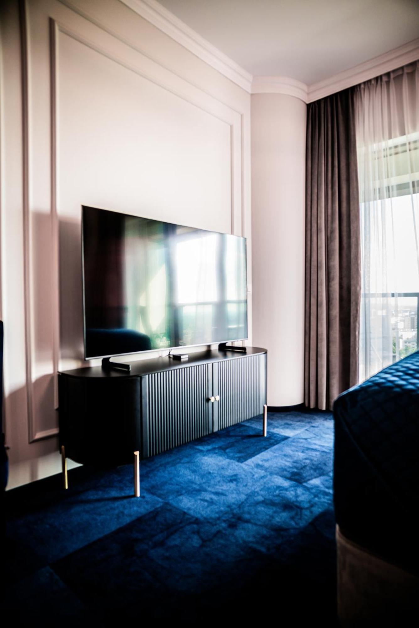 Hanza Tower 14th Floor Cityview, Balcony, Sauna, Pool, Jacuzzi